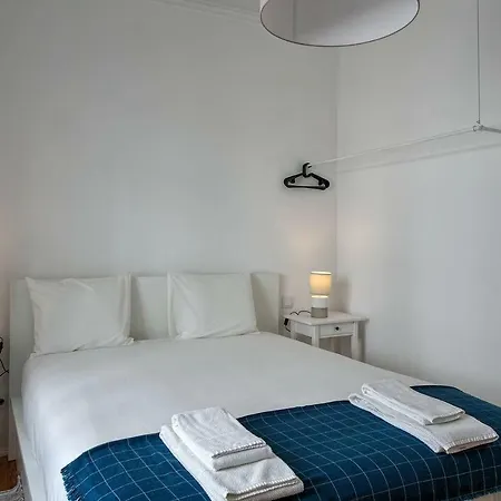 Charming Portuguese House In Graca *