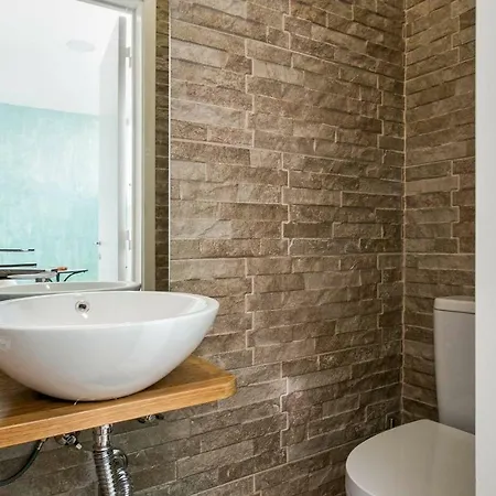 Charming Portuguese House In Graca