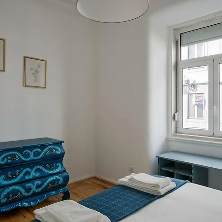Charming Portuguese House In Graca *